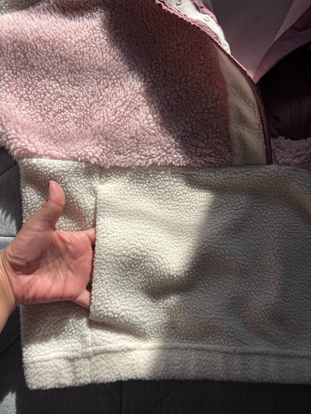 Columbia Cream and Mauve button-Front Sherpa Pullover - Picture 5 of 7